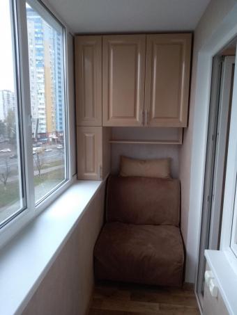 Шкаф распашной на балкон 2