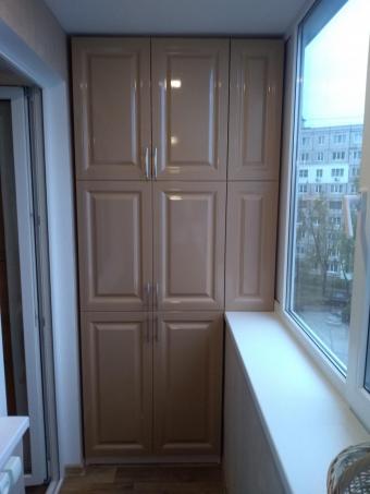 Шкаф распашной на балкон